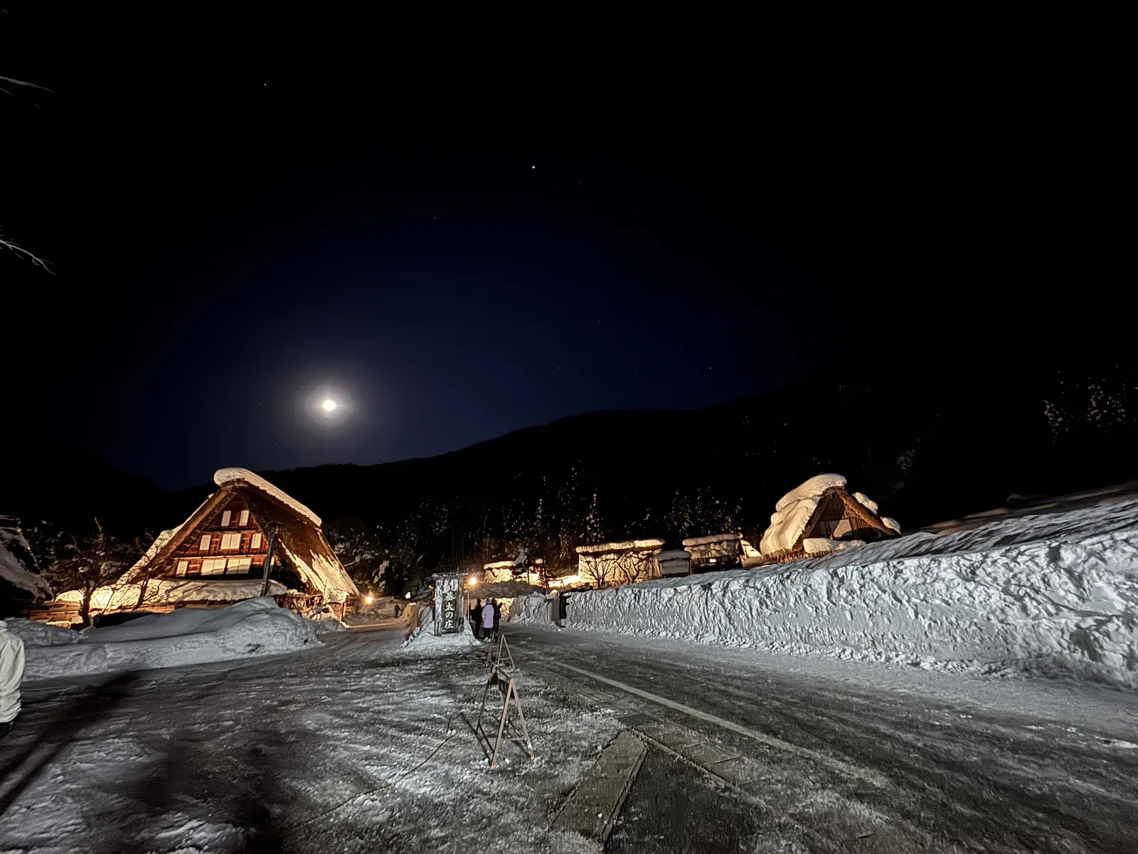 白川鄉 雪夜 點燈 — 合掌村夜晚雪景燈光